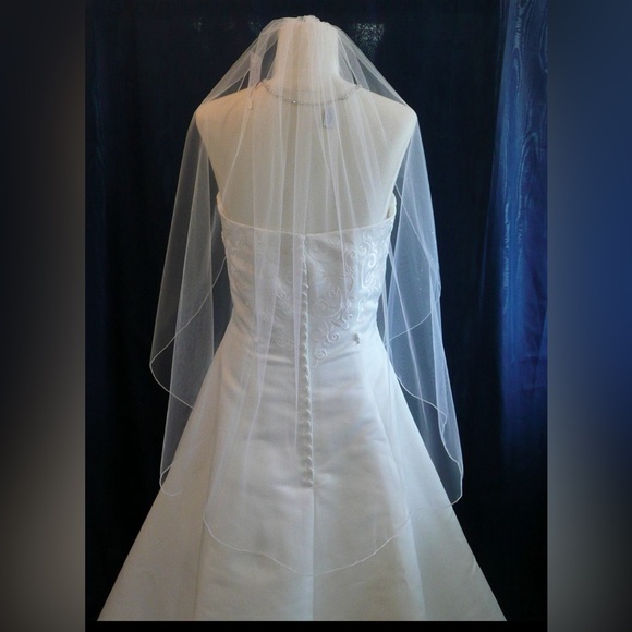 Cascading Angel Cut Bridal Veil - Picture 2 of 3